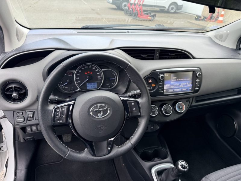 TOYOTA YARIS ÉDITION FRANCE ESSENCE PREMIÈRE MAIN
