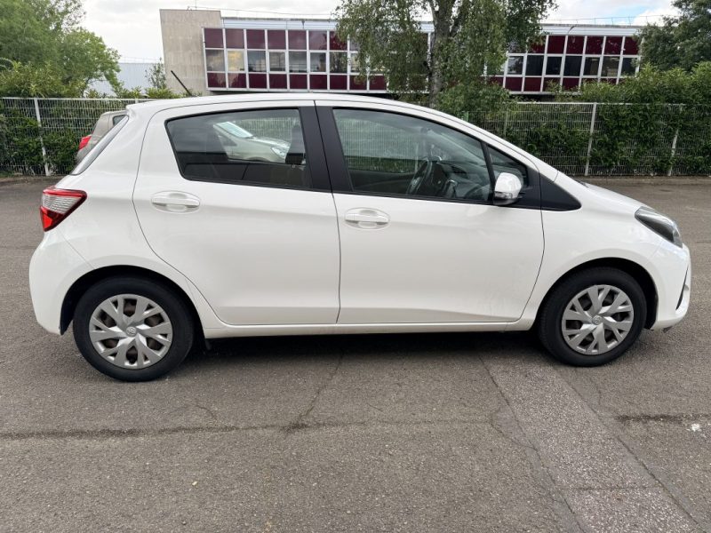 TOYOTA YARIS ÉDITION FRANCE ESSENCE PREMIÈRE MAIN