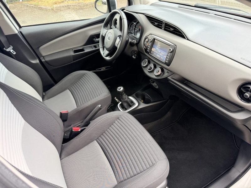 TOYOTA YARIS ÉDITION FRANCE ESSENCE PREMIÈRE MAIN