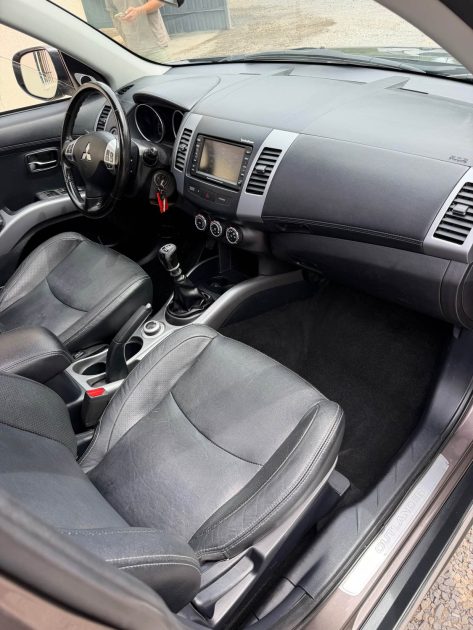 🏔️ Mitsubishi Outlander –2.2 DID 177cv INVITE+ Toutes options 4x4