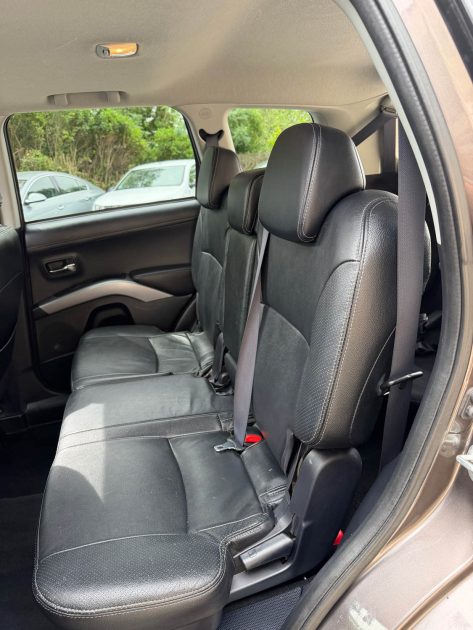 🏔️ Mitsubishi Outlander –2.2 DID 177cv INVITE+ Toutes options 4x4