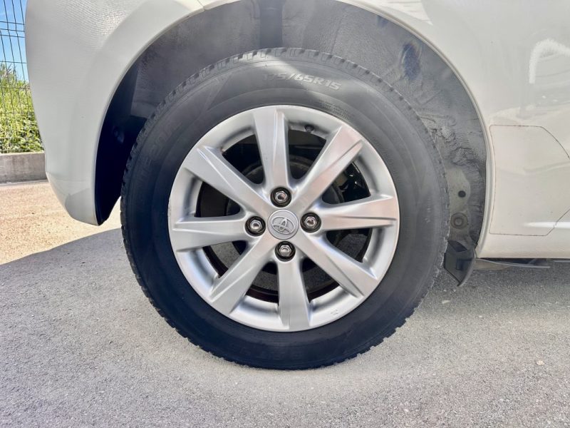 TOYOTA YARIS 1.0 2012