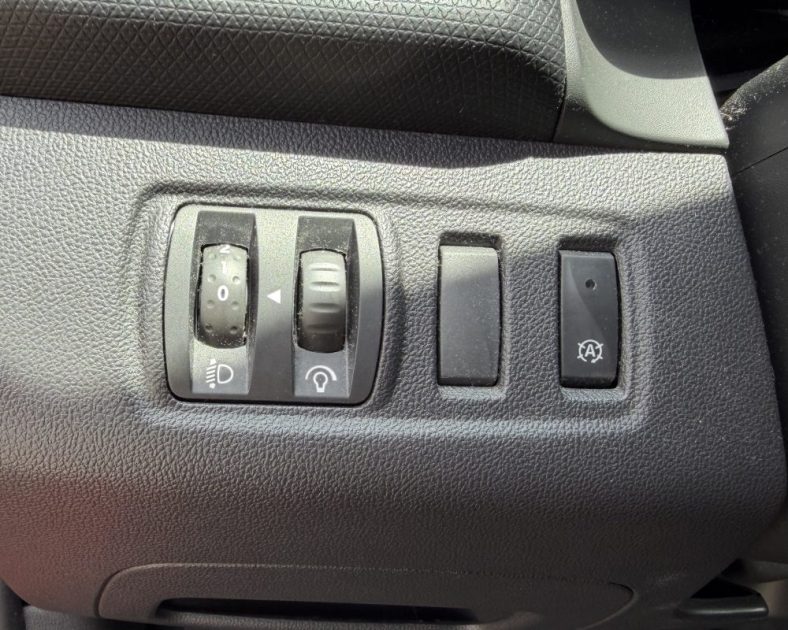 RENAULT CLIO IV TCe 90 LIMITED / Régulateur Limiteur / Radar / Clim Auto / Crit'Air 1