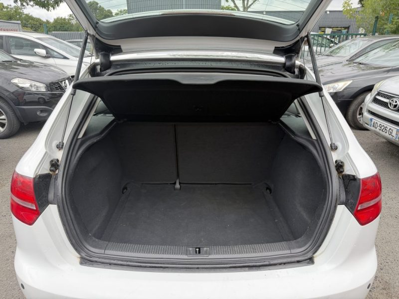 AUDI A3 1.6 TDI 105 cv - GARANTIE 12 mois - Attraction