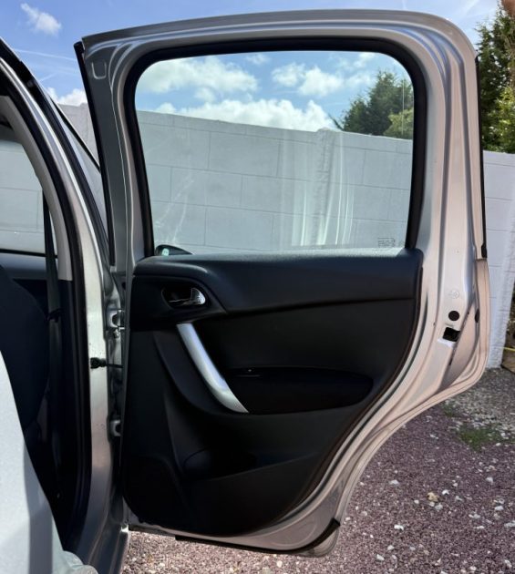 CITROËN C3 1.4 VTI 95ch BVA EXCLUSIVE / CLIMATISATION / RADAR DE RECUL 