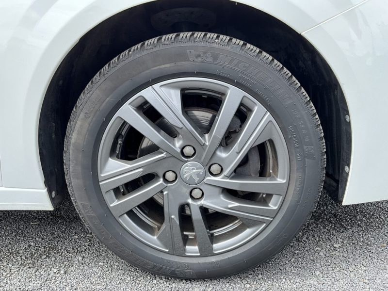 À PARTIR 187,55 EUROS  PAR MOIS PEUGEOT 208 1.5 BLUEHDI 100 CV ACTIVE