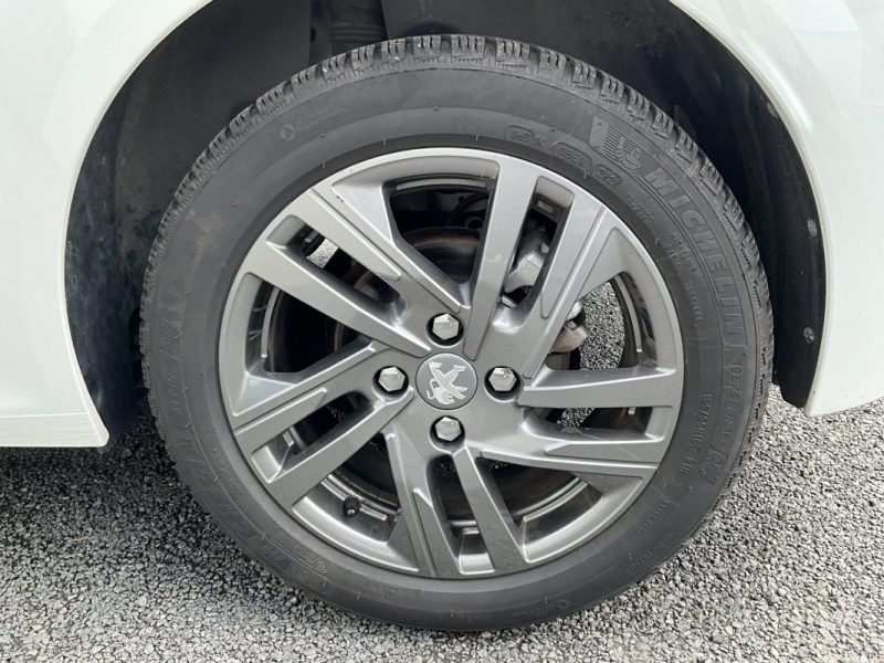 À PARTIR 187,55 EUROS  PAR MOIS PEUGEOT 208 1.5 BLUEHDI 100 CV ACTIVE