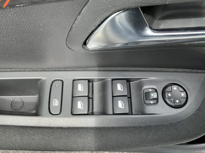 À PARTIR 187,55 EUROS  PAR MOIS PEUGEOT 208 1.5 BLUEHDI 100 CV ACTIVE