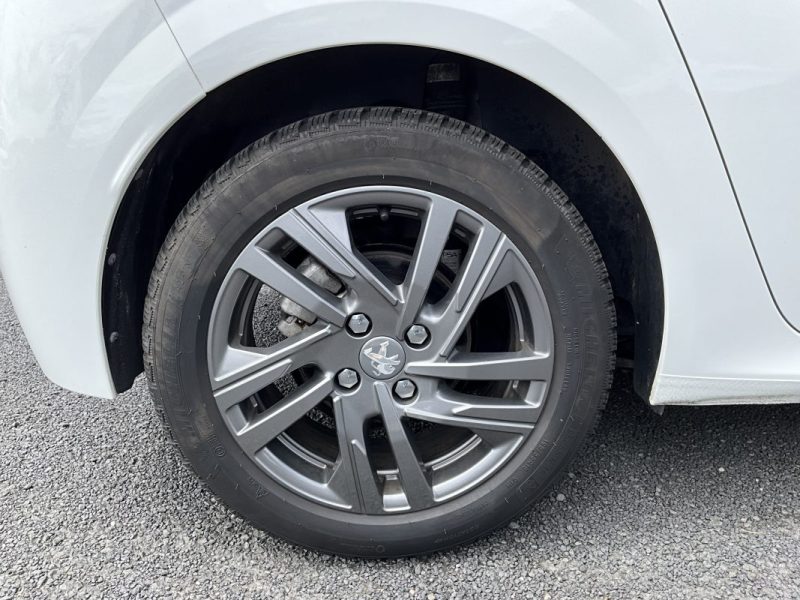 À PARTIR 187,55 EUROS  PAR MOIS PEUGEOT 208 1.5 BLUEHDI 100 CV ACTIVE