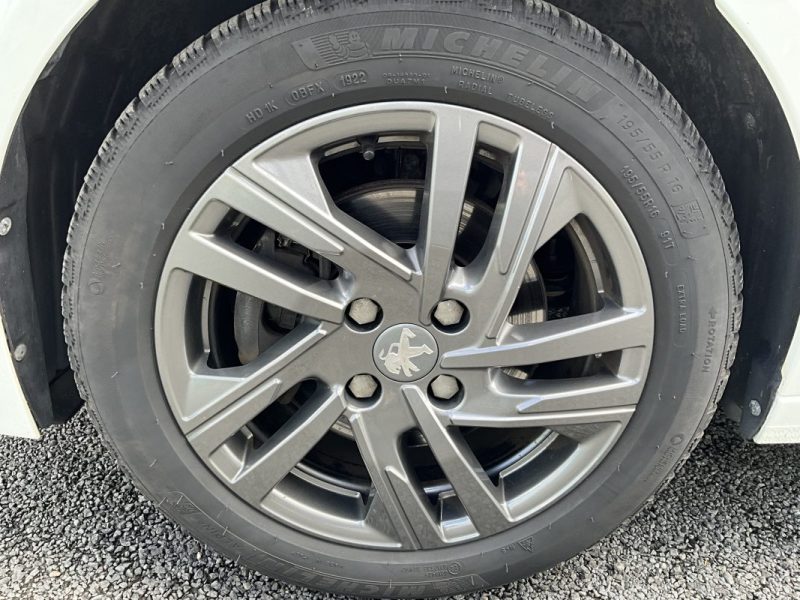 À PARTIR 187,55 EUROS  PAR MOIS PEUGEOT 208 1.5 BLUEHDI 100 CV ACTIVE