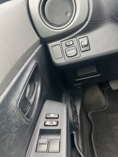 TOYOTA YARIS 1.0 VVTI 69 ACTIVE 2012