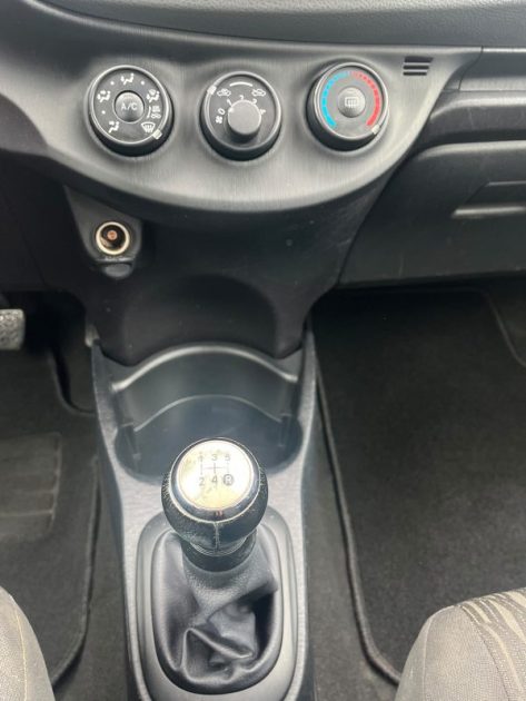 TOYOTA YARIS 1.0 VVTI 69 ACTIVE 2012