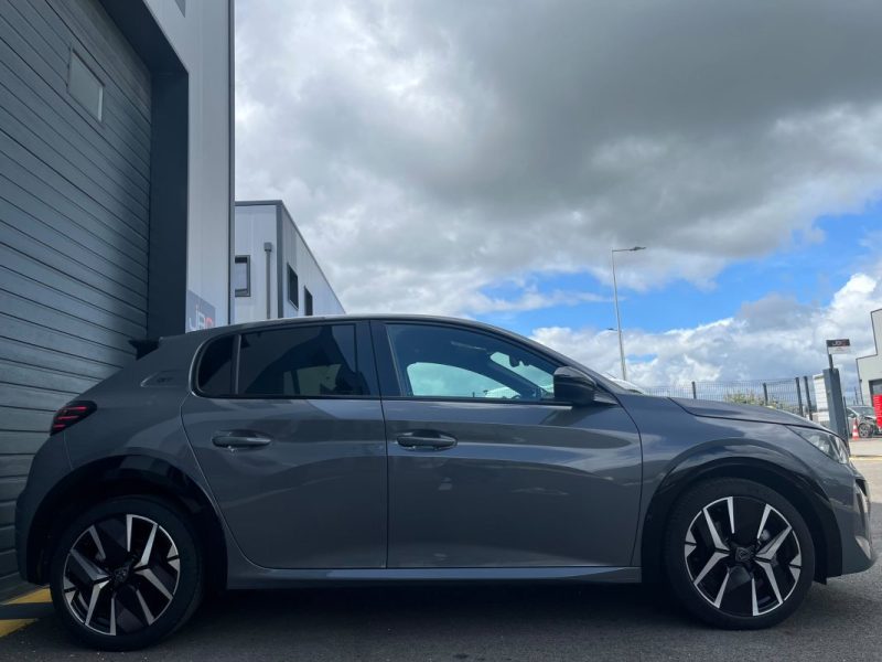 PEUGEOT 208 GT HYBRID 136CH - FULL OPTION - GARANTIE PEUGEOT