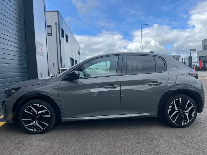 PEUGEOT 208 GT HYBRID 136CH - FULL OPTION - GARANTIE PEUGEOT