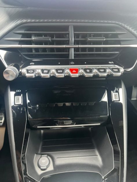 PEUGEOT 208 GT HYBRID 136CH - FULL OPTION - GARANTIE PEUGEOT