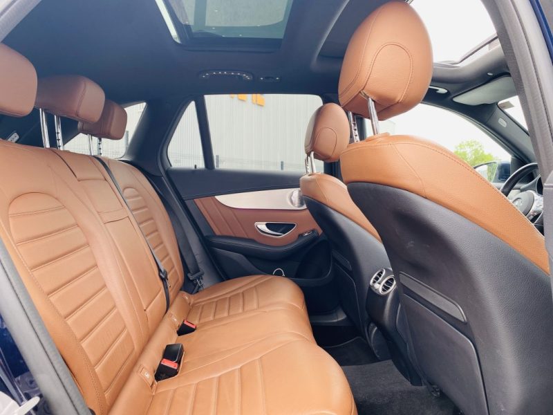 MERCEDES GLC 300 DE 4 MATIC 9G-Tronic AMG LINE / Suivi Mercedes - CarPlay - Toit Ouvrant - Cam 360