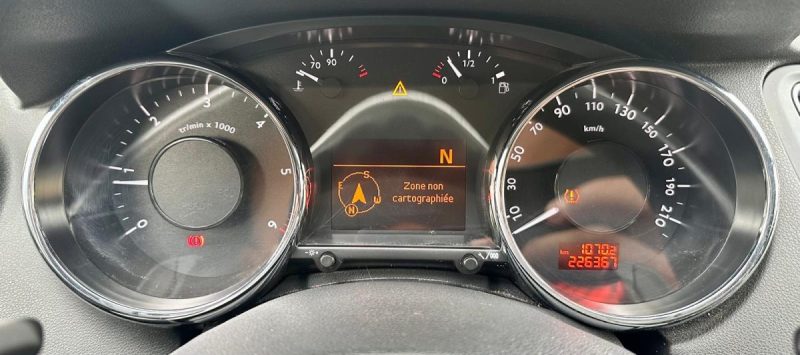 PEUGEOT 5008 1.6 e-HDI 115 ALLURE ETG6 