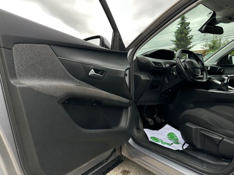 PEUGEOT 5008 II 1.6 BLUE HDI 120 ACTIVE 2017