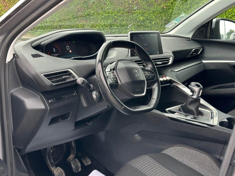PEUGEOT 5008 II 1.6 BLUE HDI 120 ACTIVE 2017