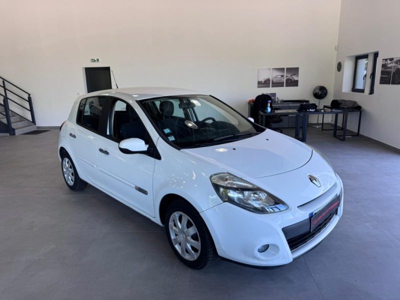 RENAULT CLIO III 1.5 DCI 90cv PHASE 2 / 100 000km / 1 ERE MAIN