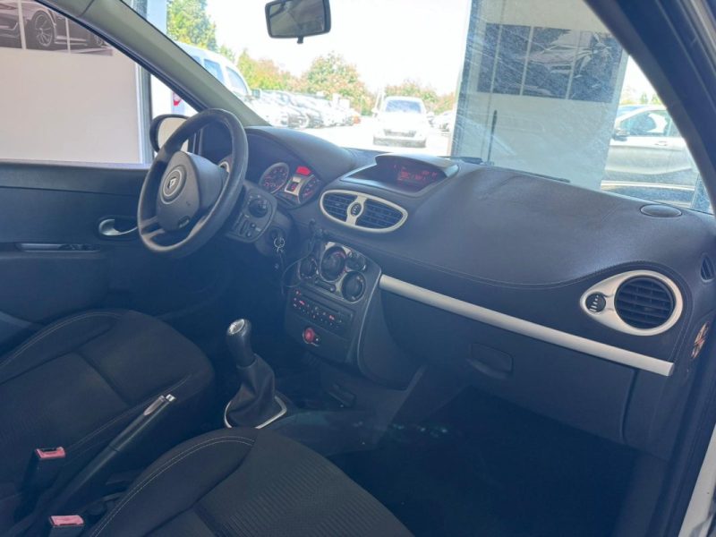 RENAULT CLIO III 1.5 DCI 90cv PHASE 2 / 100 000km / 1 ERE MAIN