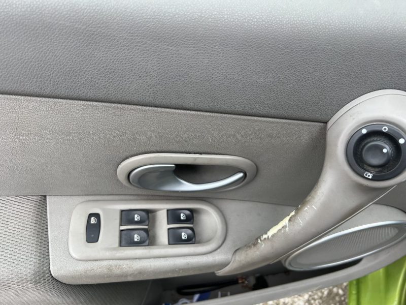 Magnifique RENAULT CLIO III INITIALE 1.5DCI 105 