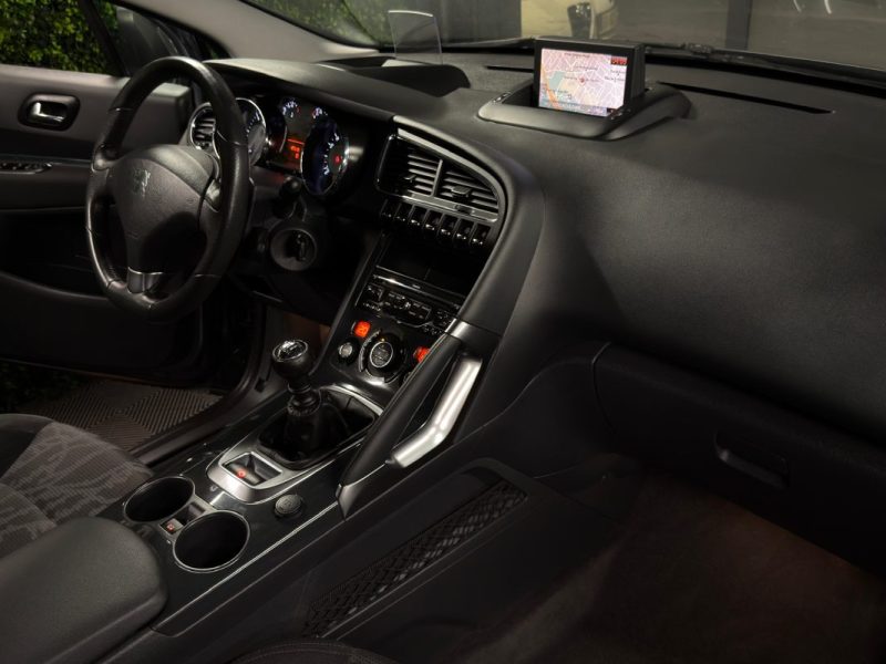 PEUGEOT 3008 PREMIUM 1.6 HDI 112 Cv GPS TOIT PANORAMIQUE AFFICHAGE TETE HAUTE BVM6 - GARANTIE 1 AN