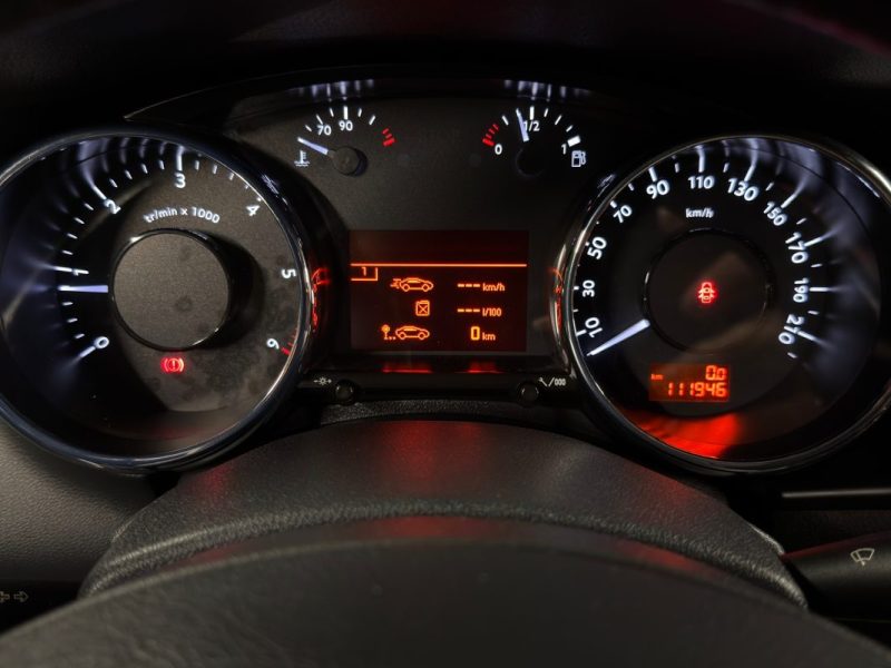 PEUGEOT 3008 PREMIUM 1.6 HDI 112 Cv GPS TOIT PANORAMIQUE AFFICHAGE TETE HAUTE BVM6 - GARANTIE 1 AN