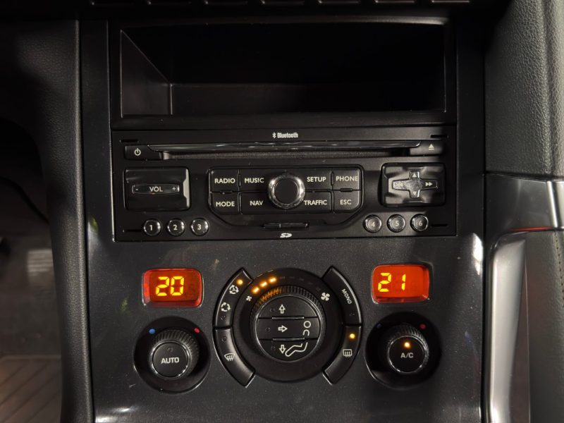PEUGEOT 3008 PREMIUM 1.6 HDI 112 Cv GPS TOIT PANORAMIQUE AFFICHAGE TETE HAUTE BVM6 - GARANTIE 1 AN