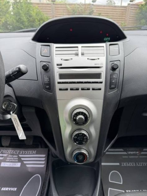 TOYOTA YARIS 1.0 VVT-I 2006 - 70 153 Kms - Premier Main - Parfait Etat - Distrib ok - SUIVIT TOYOTA