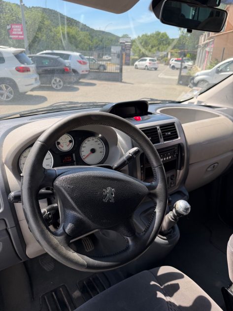 Peugeot Expert Long 8 Places 2.0 HDI 140 ch – Pompe de direction à prévoir – Vendu dans l’état