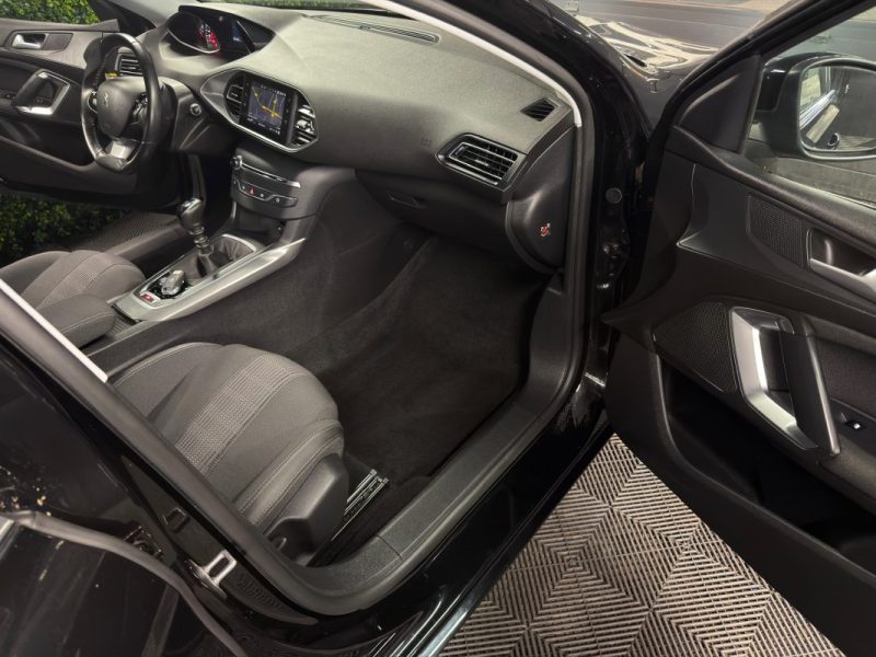 PEUGEOT 308 II PHASE 2 ALLURE 1.2 TURBO 130 Cv APPLE CARPLAY & ANDROID CAMERA RECUL - GARANTIE 1 AN
