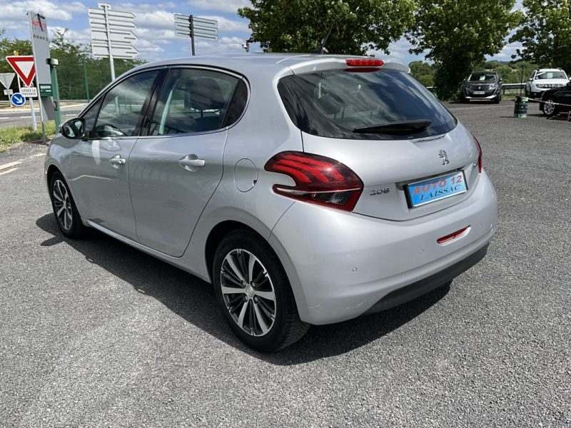 FAIBLE KILOMÉTRAGE, CAMÉRA DE RECUL PEUGEOT 208 1,2 PURETECH 82 CV ALLURE 