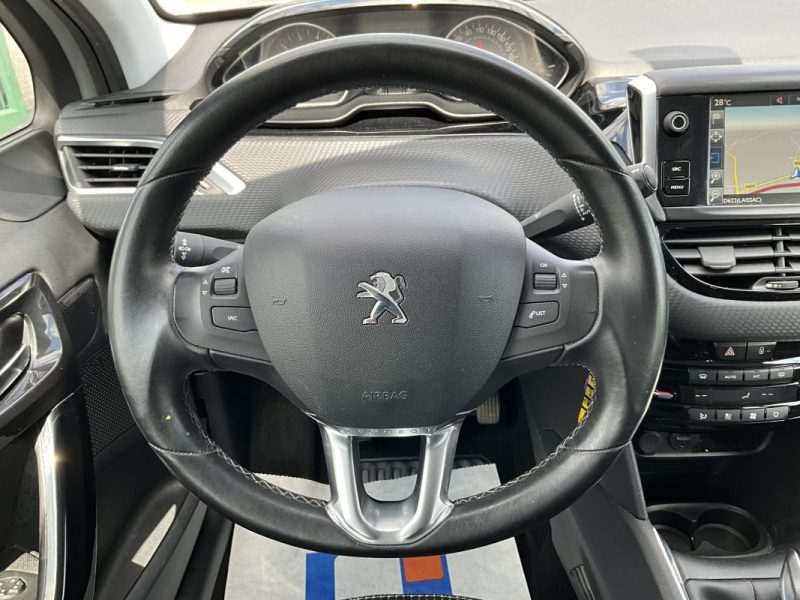 FAIBLE KILOMÉTRAGE, CAMÉRA DE RECUL PEUGEOT 208 1,2 PURETECH 82 CV ALLURE 