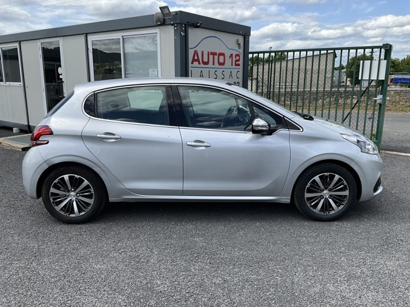 FAIBLE KILOMÉTRAGE, CAMÉRA DE RECUL PEUGEOT 208 1,2 PURETECH 82 CV ALLURE 