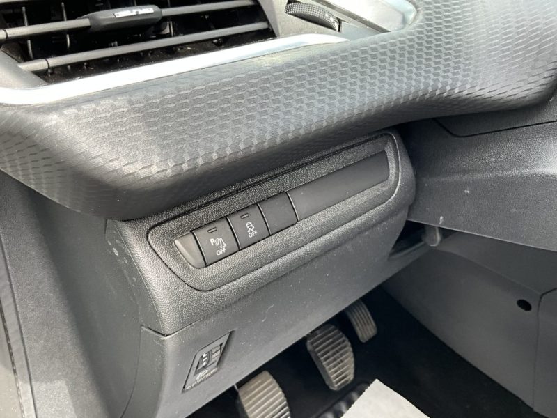 FAIBLE KILOMÉTRAGE, CAMÉRA DE RECUL PEUGEOT 208 1,2 PURETECH 82 CV ALLURE 