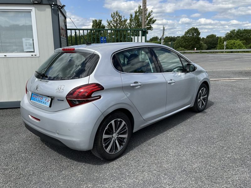 FAIBLE KILOMÉTRAGE, CAMÉRA DE RECUL PEUGEOT 208 1,2 PURETECH 82 CV ALLURE 