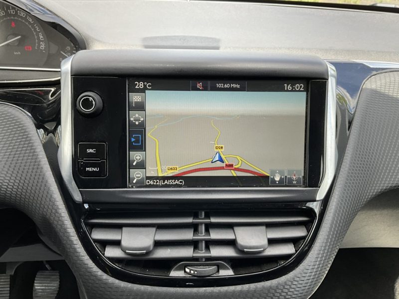 FAIBLE KILOMÉTRAGE, CAMÉRA DE RECUL PEUGEOT 208 1,2 PURETECH 82 CV ALLURE 