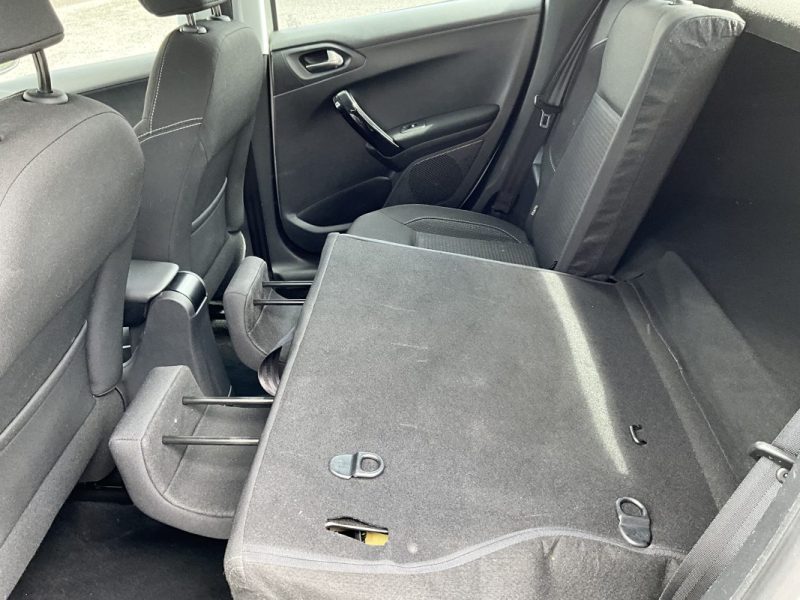 FAIBLE KILOMÉTRAGE, CAMÉRA DE RECUL PEUGEOT 208 1,2 PURETECH 82 CV ALLURE 