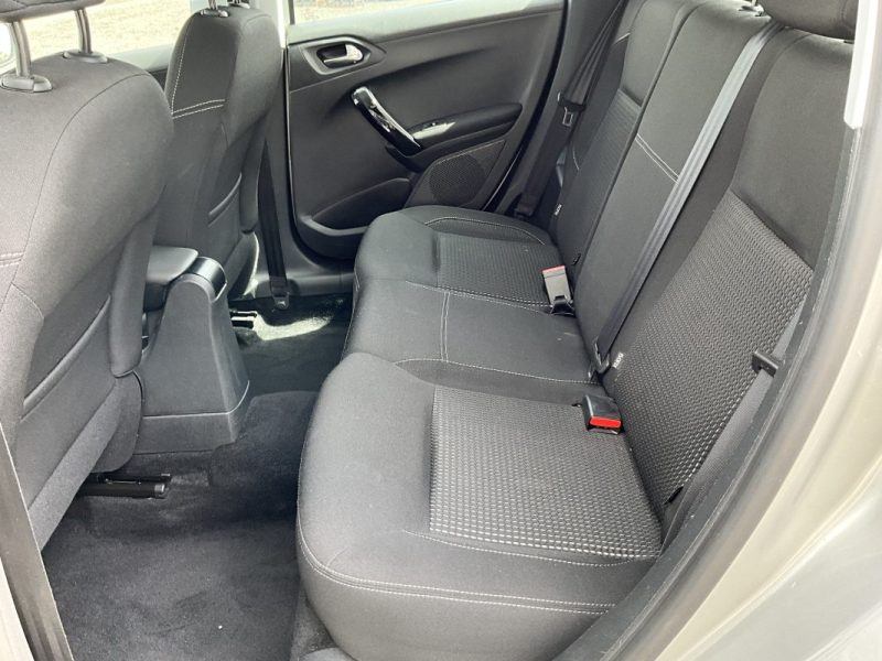 FAIBLE KILOMÉTRAGE, CAMÉRA DE RECUL PEUGEOT 208 1,2 PURETECH 82 CV ALLURE 