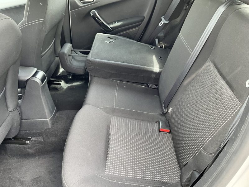 FAIBLE KILOMÉTRAGE, CAMÉRA DE RECUL PEUGEOT 208 1,2 PURETECH 82 CV ALLURE 