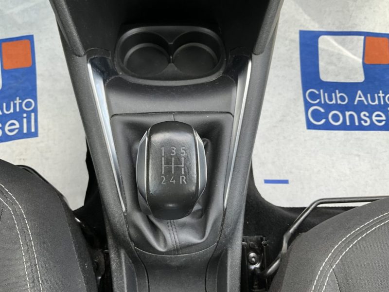 FAIBLE KILOMÉTRAGE, CAMÉRA DE RECUL PEUGEOT 208 1,2 PURETECH 82 CV ALLURE 