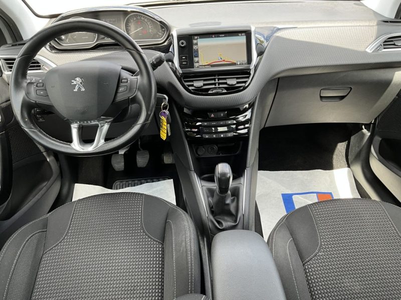 FAIBLE KILOMÉTRAGE, CAMÉRA DE RECUL PEUGEOT 208 1,2 PURETECH 82 CV ALLURE 