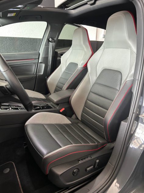 VOLKSWAGEN GOLF 8 GTI 2.0 TSI 245 FULL OPTIONS CATALOGUE