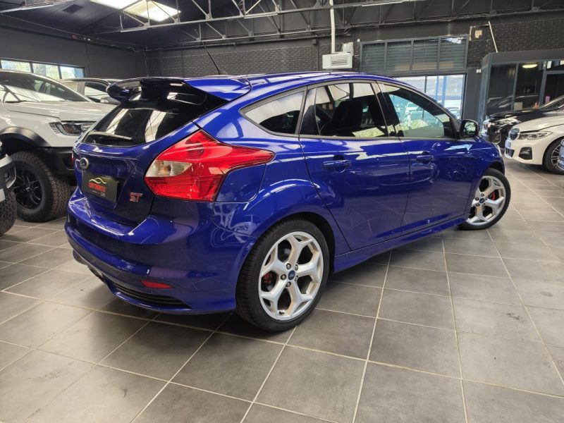 FORD FOCUS 2.0 250 ST*RECARO*XENON*