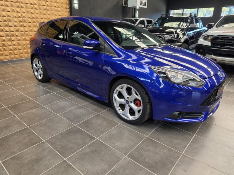 FORD FOCUS 2.0 250 ST*RECARO*XENON*