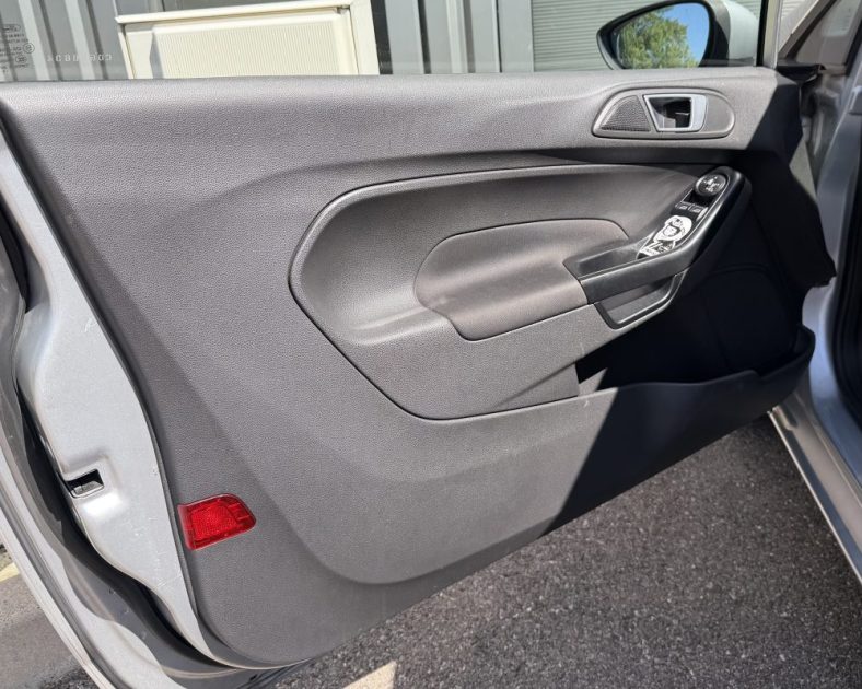 FORD FIESTA VI 1.0 ECOBOOST - Carrosserie Impecable - ENTRETIENT COMPLET