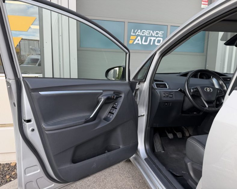 Toyota Verso - 7 Places - 112ch – Toit panoramique – ENTRETIEN COMPLET
