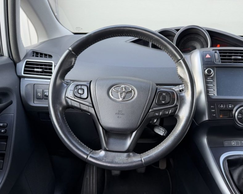 Toyota Verso - 7 Places - 112ch – Toit panoramique – ENTRETIEN COMPLET