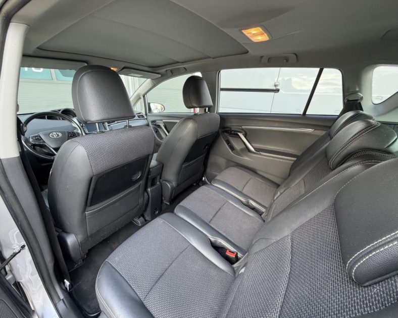 Toyota Verso - 7 Places - 112ch – Toit panoramique – ENTRETIEN COMPLET